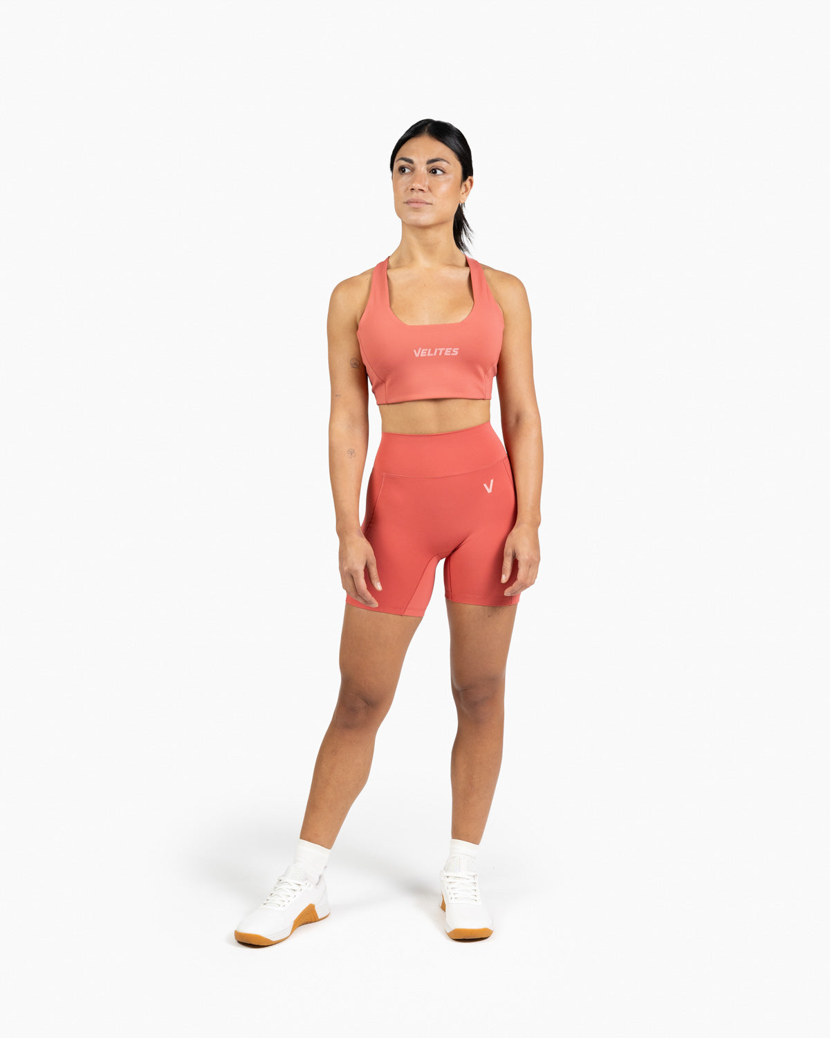 Low neck bra Holo Velites model front color_Raspberry