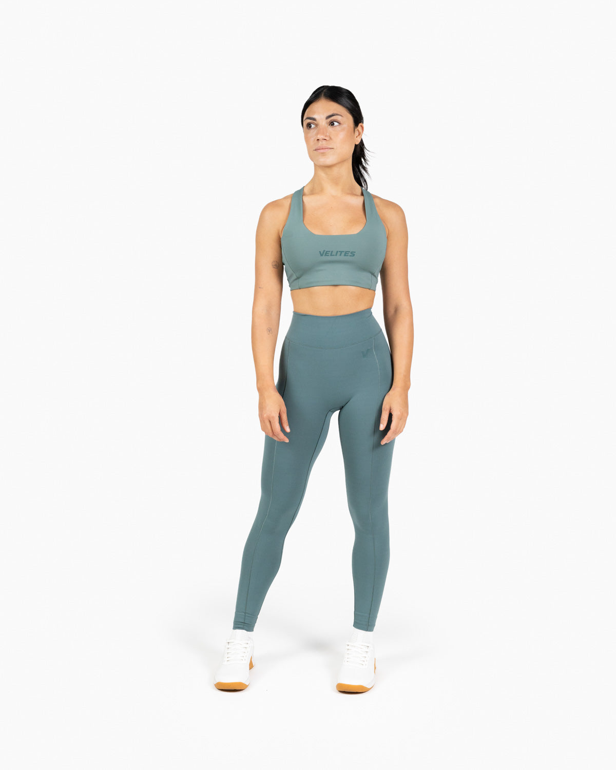 Low neck bra Holo Velites model front color_Pine green