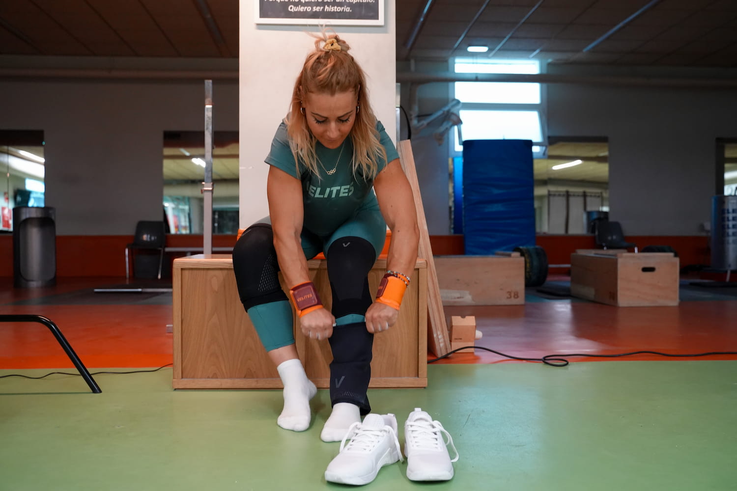 Joint compression guide VELITES knee sleeves test with Lydia