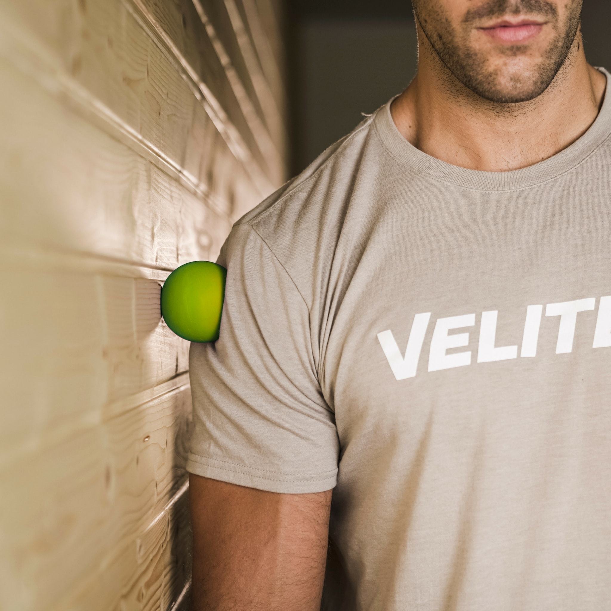 Lacrosse Ball I reduce muscle tension with the massage ball